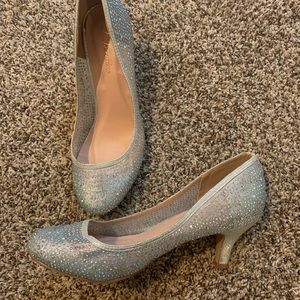 Sparkly silver shoes/small heel
